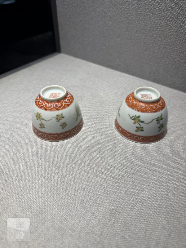 清嘉庆 粉彩折枝花卉纹酒圆一对 - 图5